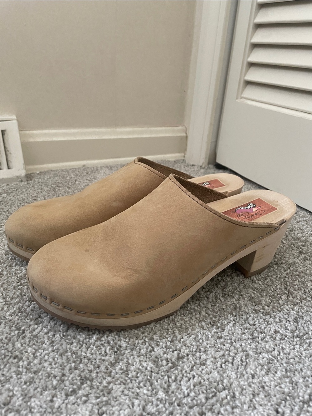 Chameleon Clogs nubuck tan leather upper, wood sole Sz 39